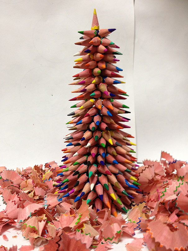 Pohon Natal Berbahan Pensil dan Crayon